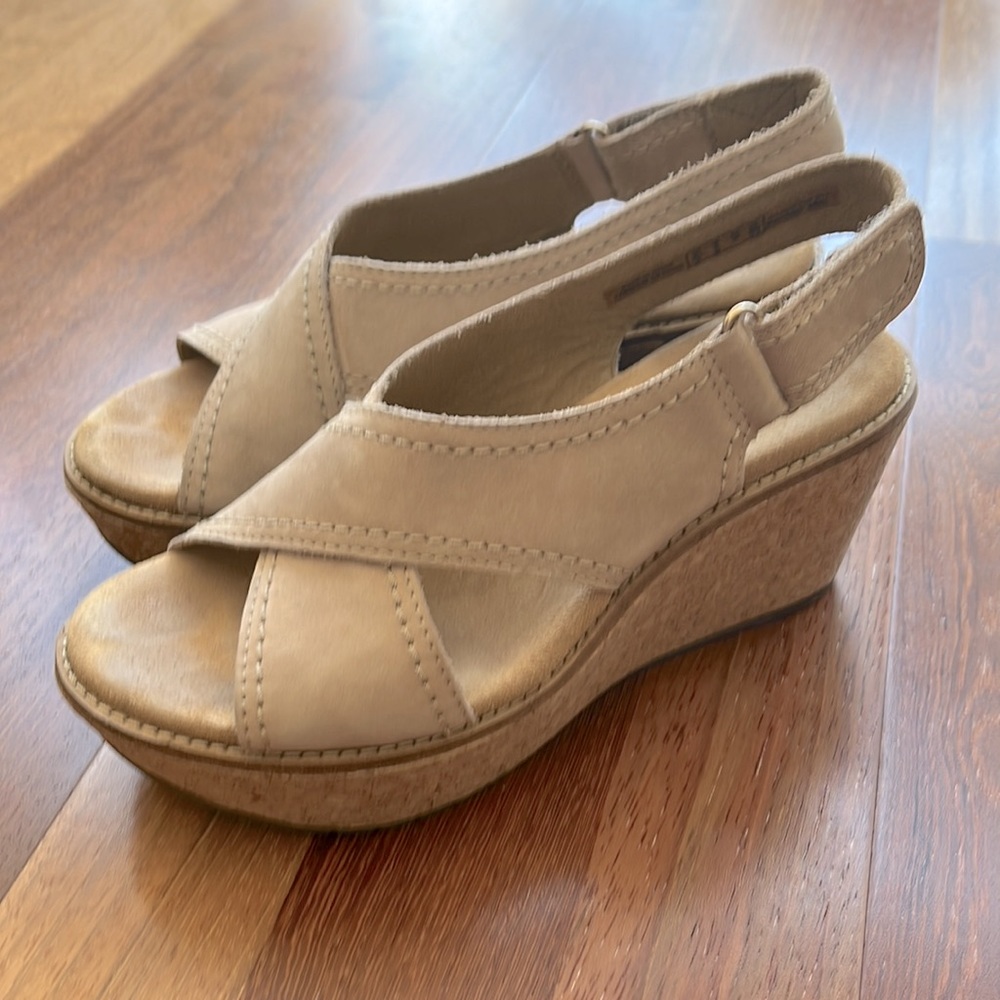 Clark’s Aisley Tulip Women Leather Wedge Sandals Nuback Beige Nude size 5